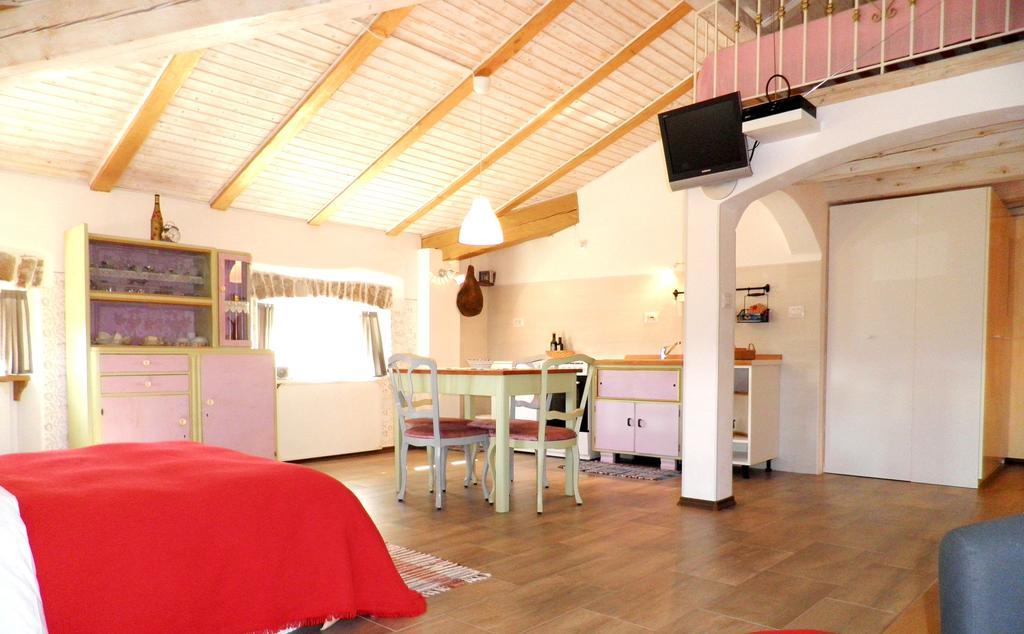 Studio Sijara Apartamento Motovun Habitación foto